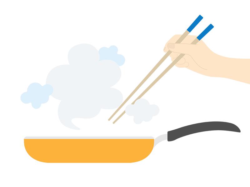 菜箸を使って、フライパンで調理するの透過PNGイラスト