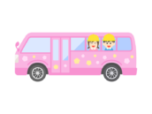 園児を乗せた、ピンク色の幼稚園バスの無料イラスト